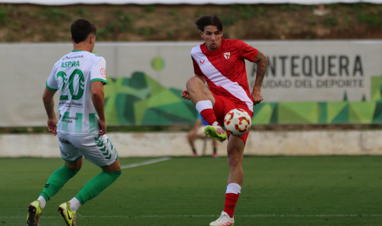 Imagen de Collado ante el Antequera CF