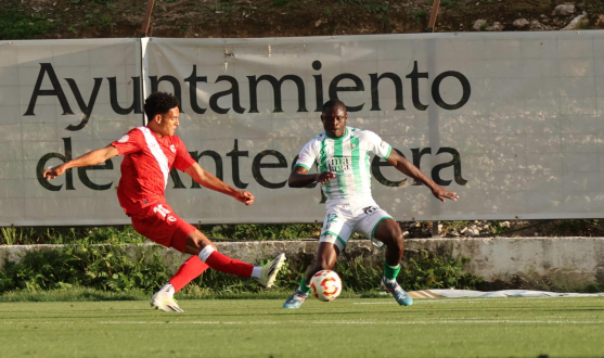 Imagen de Antonetti frente al Antequera CF