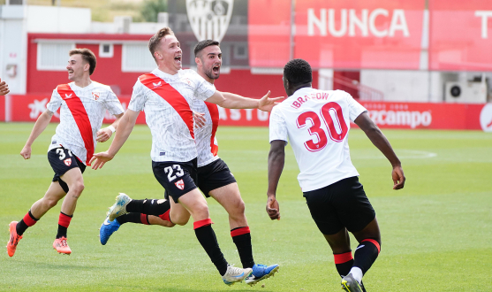 Isra Domínguez celebra el gol ante el Atlético B