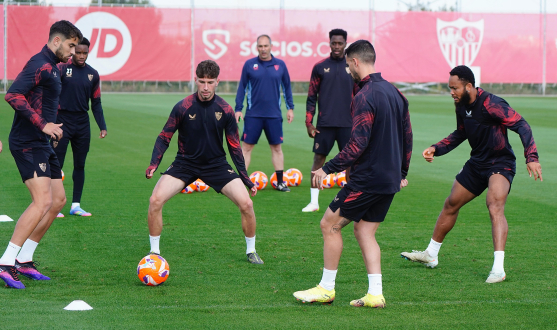 Entrenamiento del Sevilla FC en la ciudad deportiva