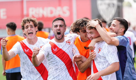 El Sevilla Atlético celebra su victoria ante el Atlético B