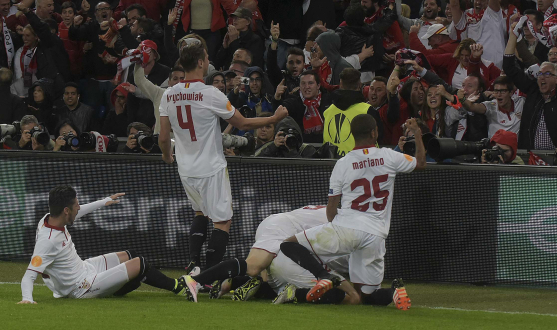 Celebración del segundo gol de Coke en la final de Uefa Europa League