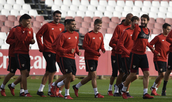 El Sevilla FC entrena en la ciudad deportiva