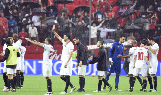 Celebración de la victoria del Sevilla FC ante el Atlético de Madrid