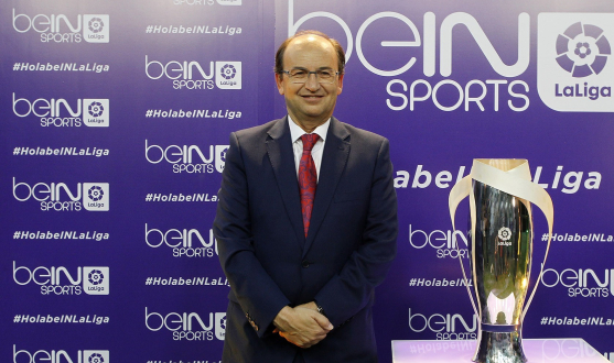 El presidente José Castro posa en el acto de Bein Sport