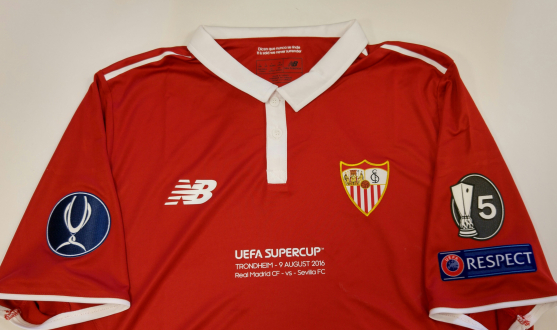 Parche de la Europa League en la camiseta del Sevilla FC