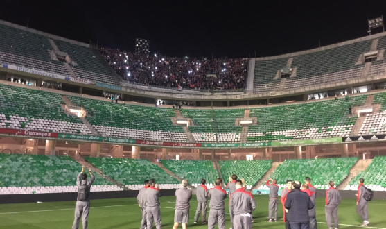 Saludo a afición después del Betis-Sevilla FC