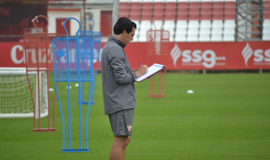 Emery, en el entrenamiento de este jueves previo al Málaga