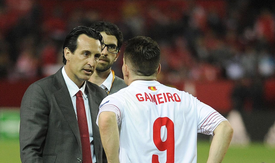 Emery con Gameiro en el Sevilla FC-Athletic Club 