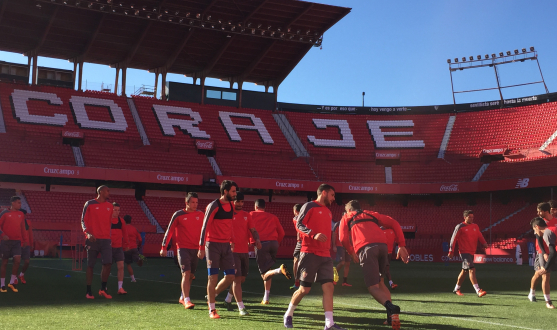 El Sevilla FC se ejercita en el estadio
