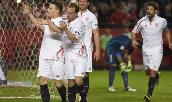 Celebración de gol del Sevilla ante el Athletic 