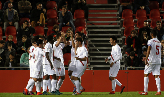 Jugadores del Sevilla Atlético celebrando un gol