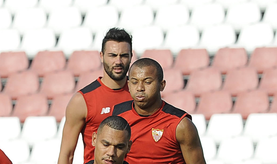 Iborra en el entrenamiento del Sevilla FC 