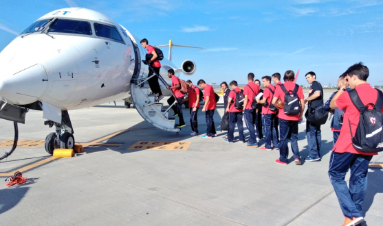 El Sevilla Atlético monta en su avión