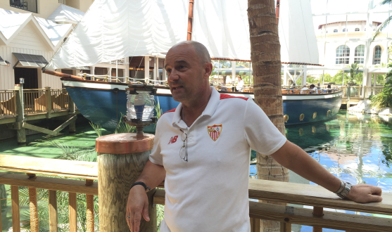 Jorge Desio en el hotel de concentración del Sevilla FC en Orlando 
