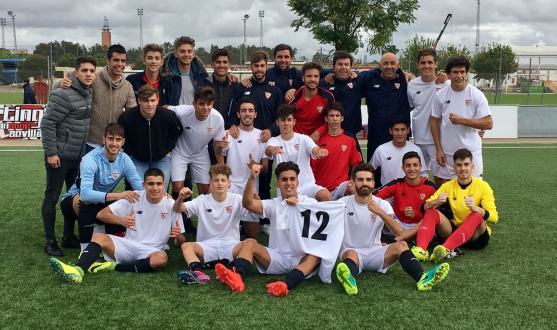 El Sevilla FC Juvenil celebra una victoria