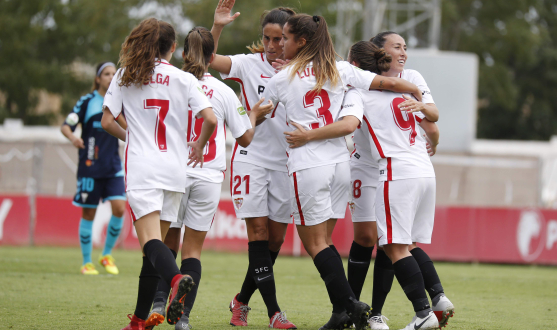Las jugadoras del primer equipo femenino del Sevilla FC celebran uno de los goles marcados al Fundación Albacete en la primera jornada de la Liga Iberdrola