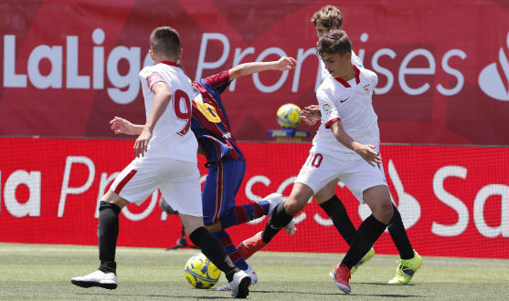 Momento de la final entre Sevilla FC y FB Barcelona de LaLiga Promises