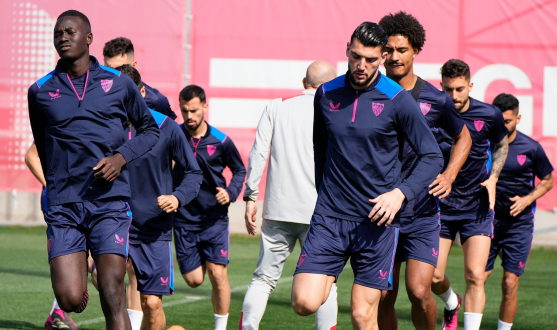 Los jugadores se ejercitaron en la ciudad deportiva este viernes Entrenamiento Sevilla FC