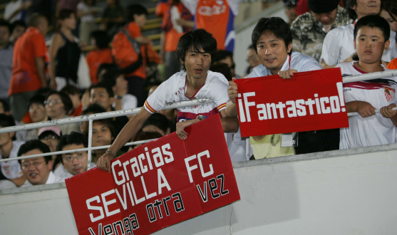 Sevilla fans in Japan during the tour in 2006