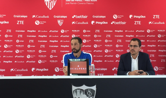 Pablo Machín en la rueda de prensa previa al debut liguero en Vallecas