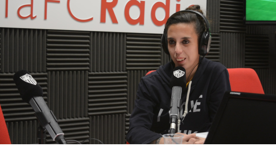 Nagore Calderón, jugadora del primer equipo femenino del Sevilla FC, durante su entrevista en 'FemClub', de SFC Radio
