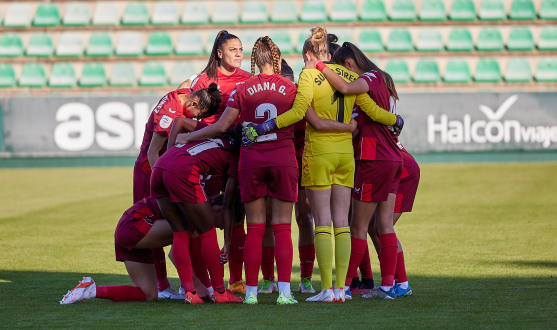 Las jugadoras hacen piña en un encuentro de la presente temporada Partido Sevilla FC Femenino