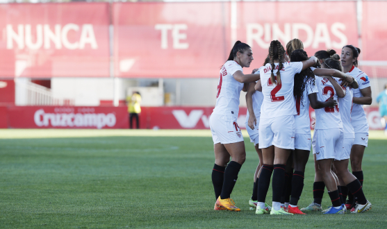Las jugadoras celebran uno de los goles anotados ante el Levante Las Planas Partido Sevilla FC Femenino