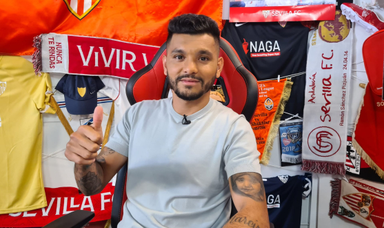 Tecatito on the ABP set at Sevilla FC Televisión Tecatito Corona, Sevilla FC