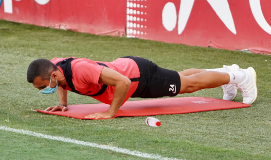 Imagen de Joan Jordán en el entrenamiento del Sevilla FC