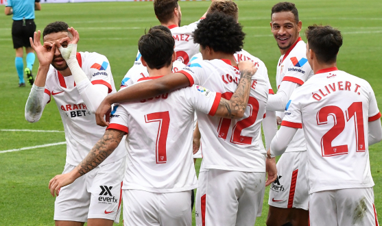 Sevilla FC celebrate a goal against Cádiz CF
