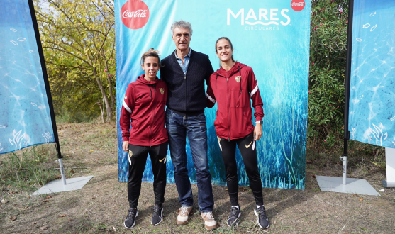 Antonio Álvarez next to Nagore Calderón and Lucía Ramírez