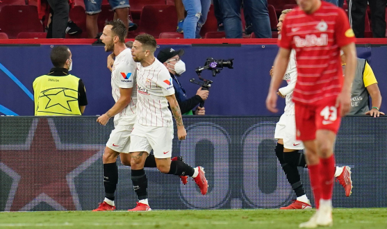El Sevilla FC celebra un gol ante el FC Salzburgo