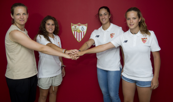 Benítez Lucía Ramírez y Saira jugadoras del Sevilla FC Femenino