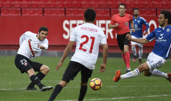 Aburjania del Sevilla Atlético ante el CD Tenerife