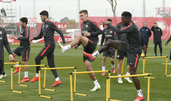 Wöber's first training session with Sevilla