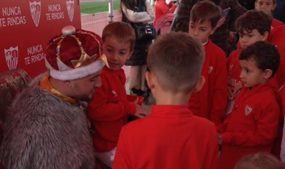 El Cartero Real visitó la Escuela Antonio Puerta