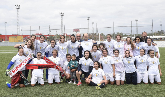 El Sevilla FC Femenino celebra el título de liga