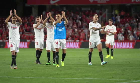 Sevilla FC squad celebrating the win in Granada