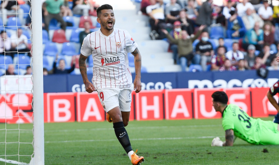 Tecatito celebrates his goal agaisnt Levante UD