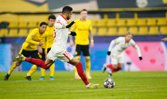En-Nesyri marca su primer gol de la noche de penalti