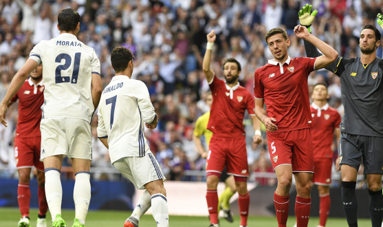 Pareja y Lenglet tras el gol de Cristiano Ronaldo