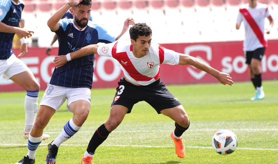 Pablo Pérez in action against Recreativo de Huelva