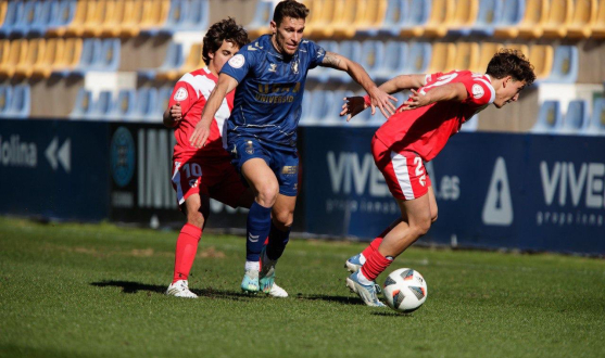 Action shot from the encounter between UCAM Murcia and Sevilla Atlético