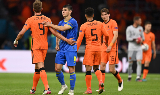 De Jong en el partido de Países Bajos ante Ucrania