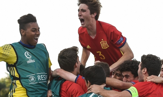 Jugadores de la selección española celebran el pase a semifinales
