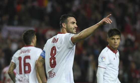 Vicente Iborra celebrates a goal during the 16/17 season