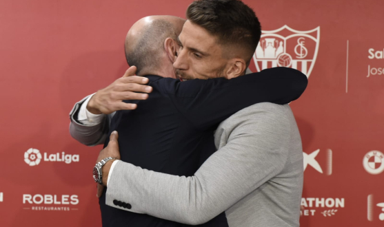 Monchi y Carriço se abrazan en la despedida del portugués
