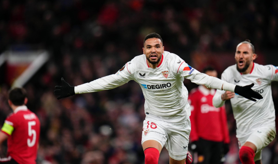 En-Nesyri celebra el segundo gol sevillista ante el Manchester United