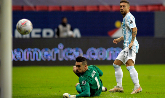 帕普·戈麦斯在与巴拉圭的比赛中首发出场，携手阿根廷队进入下一轮